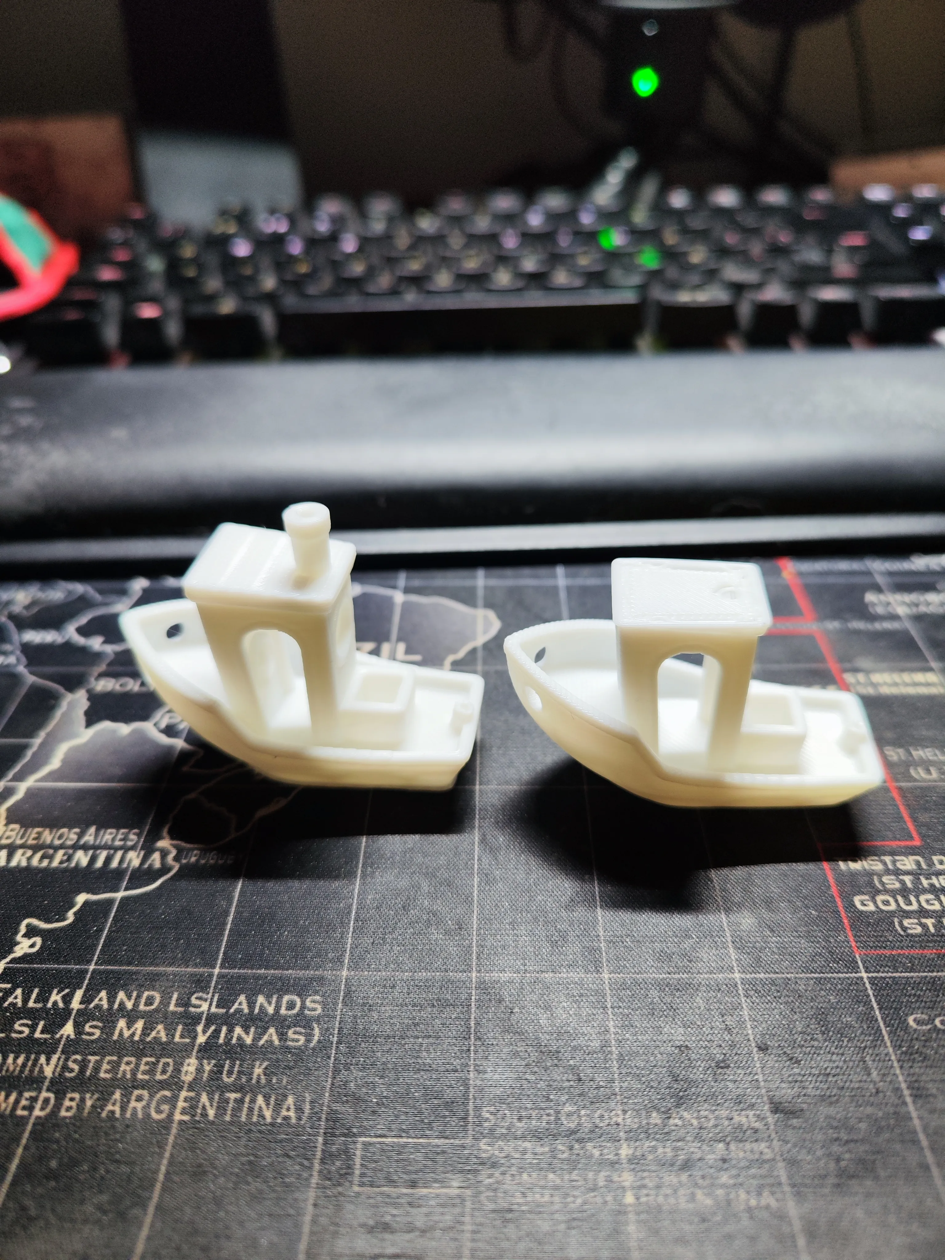 Benchys desde otro ángulo mostrando detalles de la proa